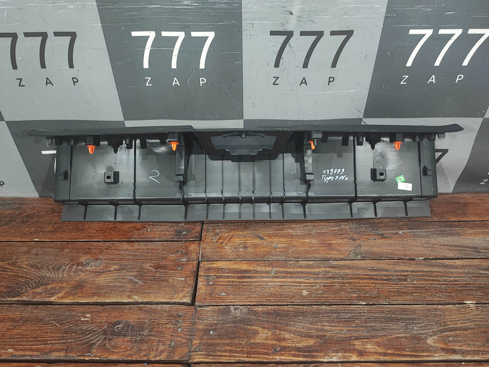 Накладка замка багажника Chery Tiggo 7 Pro 20-нв Б/У Оригинал 403001374AAABK