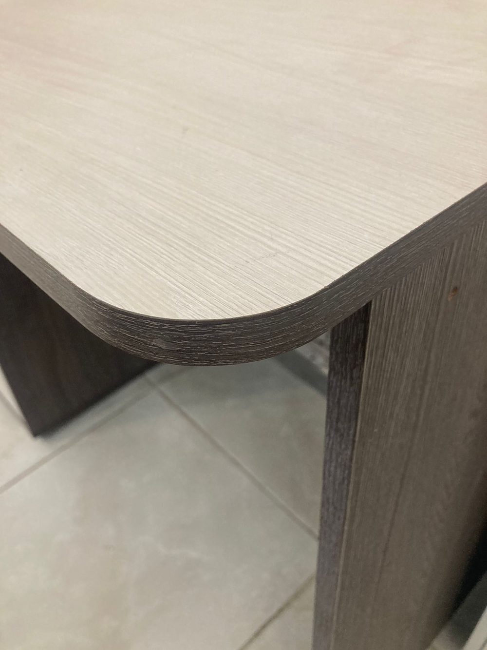 Стол письменный Омега-18 ясень анкор тем/ясень анкор свет