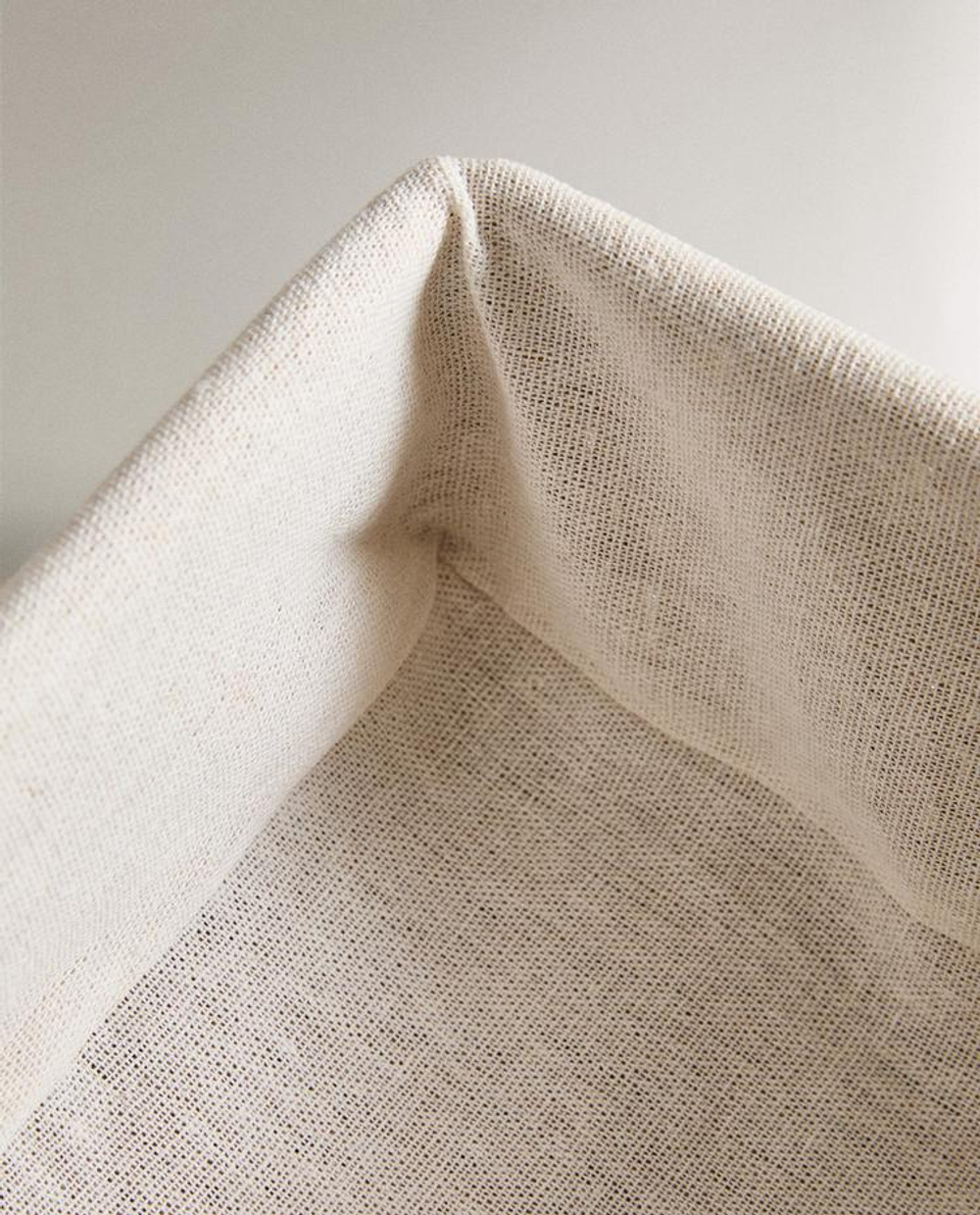 ZARA HOME КВАДРАТНАЯ КОРЗИНА С ТЕКСТИЛЬНОЙ ПОДКЛАДКОЙ, СВЕТЛО-БЕЖЕВЫЙ