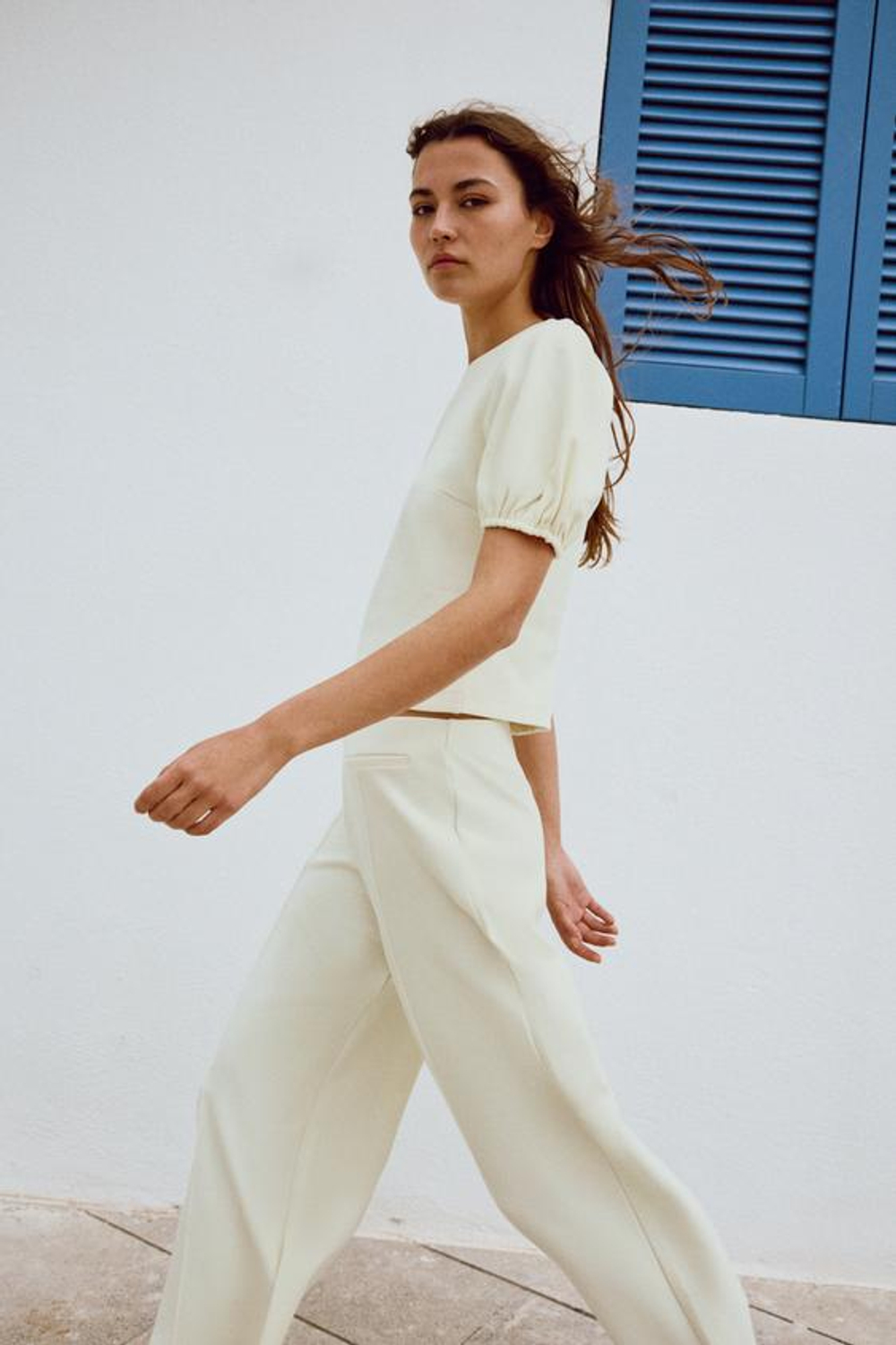 ZARA ТОП С ОБЪЕМНЫМИ РУКАВАМИ, ЭКРЮ