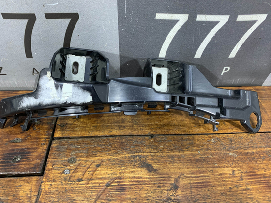 Кронштейн заднего бампера Mercedes С (W205) Новый Оригинал A2058850465