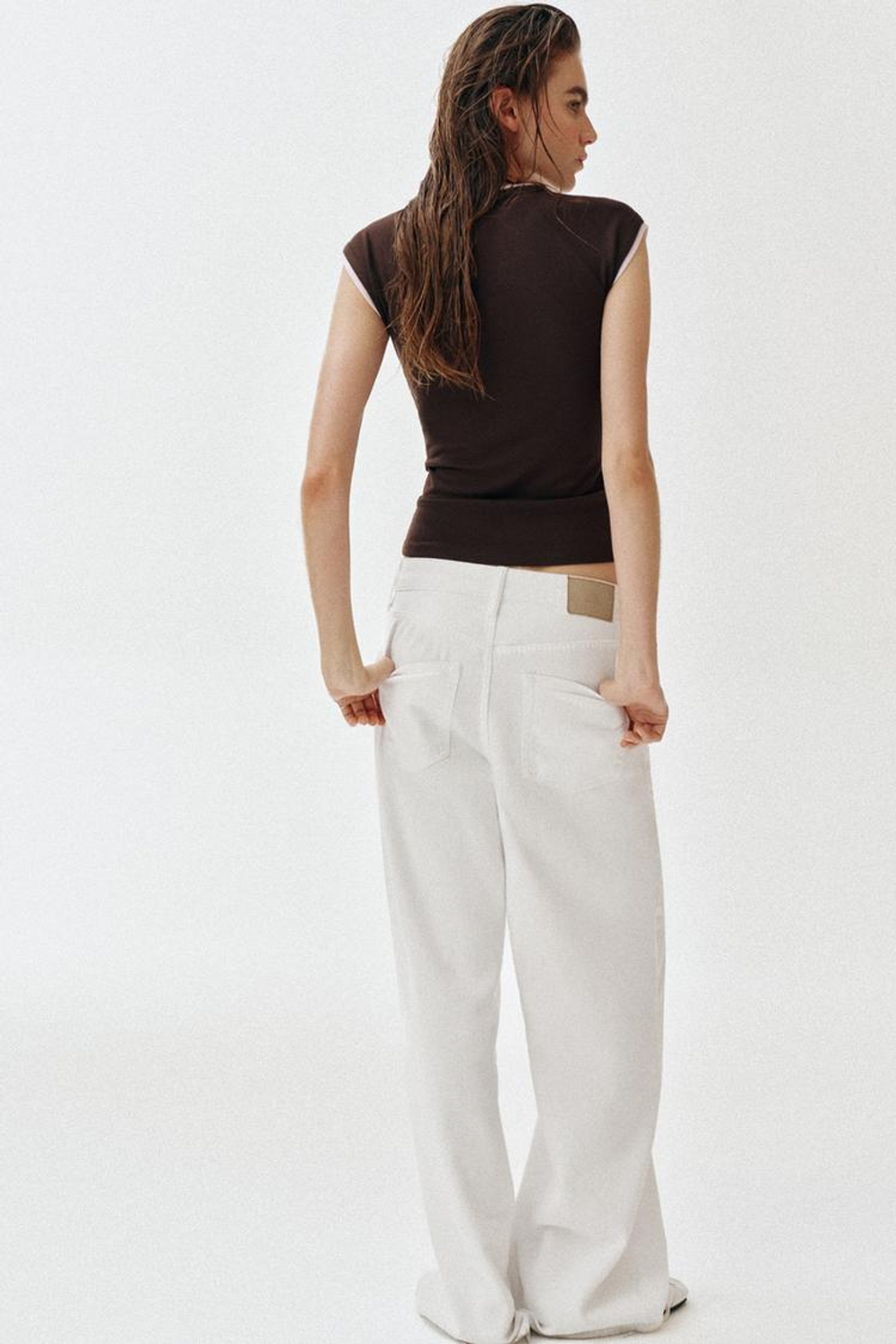 ZARA ФУТБОЛКА С ЭФФЕКТОМ ДВОЙНОГО РУКАВА, ШОКОЛАДНЫЙ