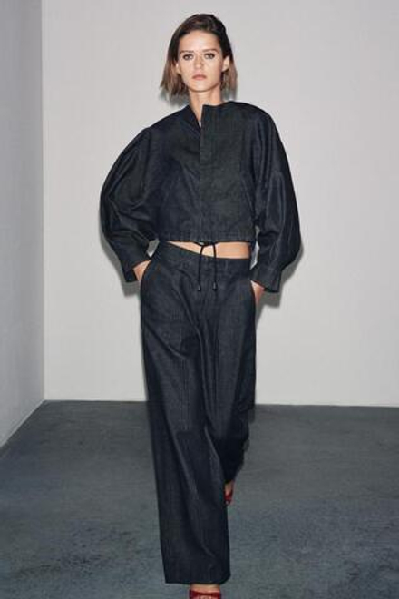 ZARA ДЖИНСОВЫЕ БРЮКИ С ЗАЩИПАМИ — ZW COLLECTION, СИНИЙ