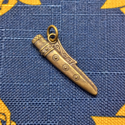 Подвеска. Нож в ножнах