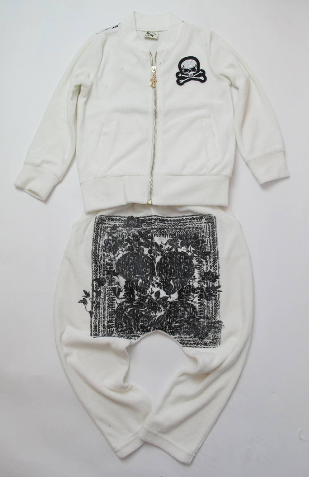 Костюм детский из толстовки и брюк с принтами черепов