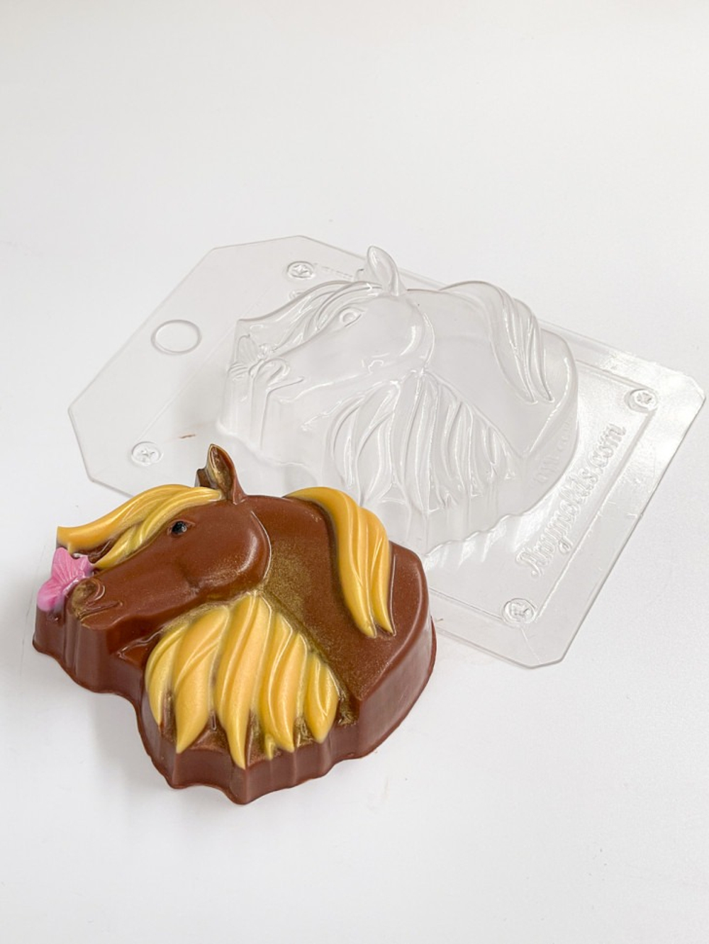 Пластиковая форма для шоколада "Лошадка с бабочкой"