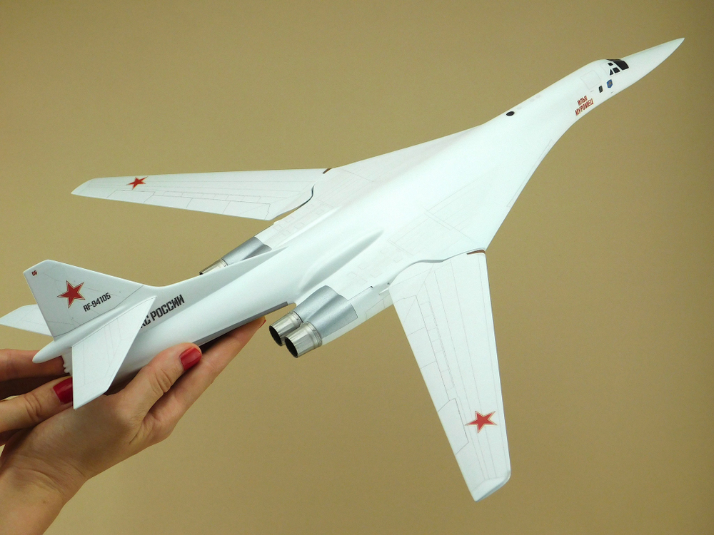 Модель самолета Ту-160М (М1:100, 06,RF-94105, Илья Муромец)