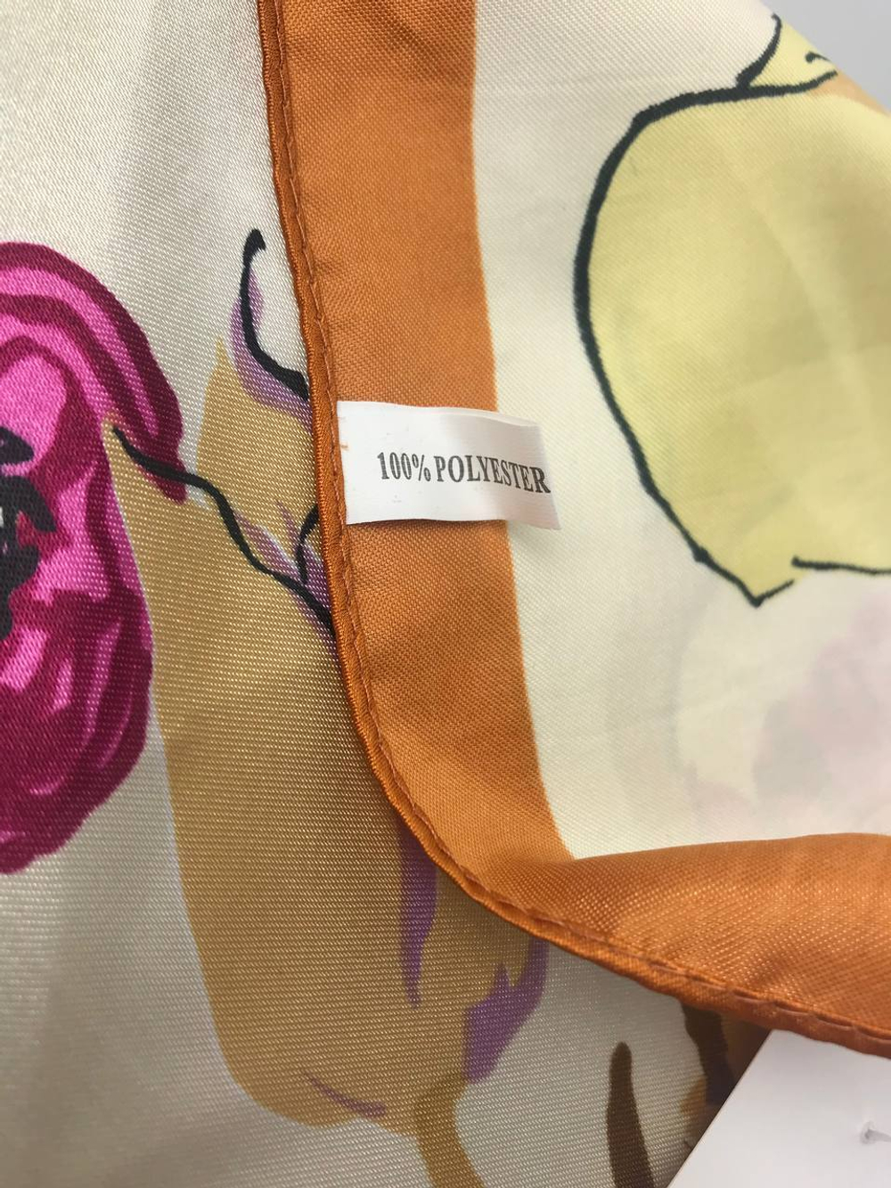 Платок с цветочным принтом стильный