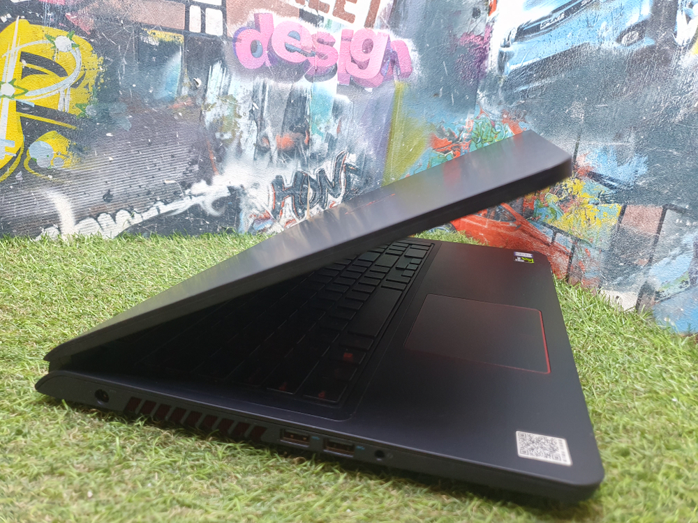 Ноутбук Dell i5-7/8Gb/GTX 1050 4Gb/FHD/Inspiron 15-5577