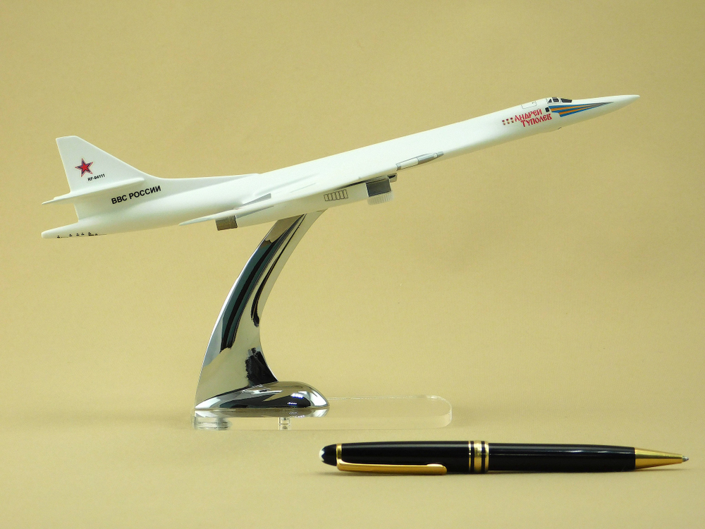 Модель самолета Ту-160 (М1:200, RF-94111, Андрей Туполев)