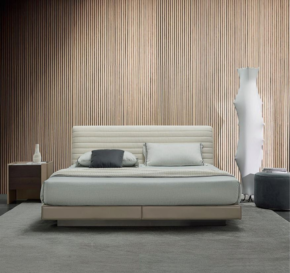 Двуспальная кровать на ножках Est