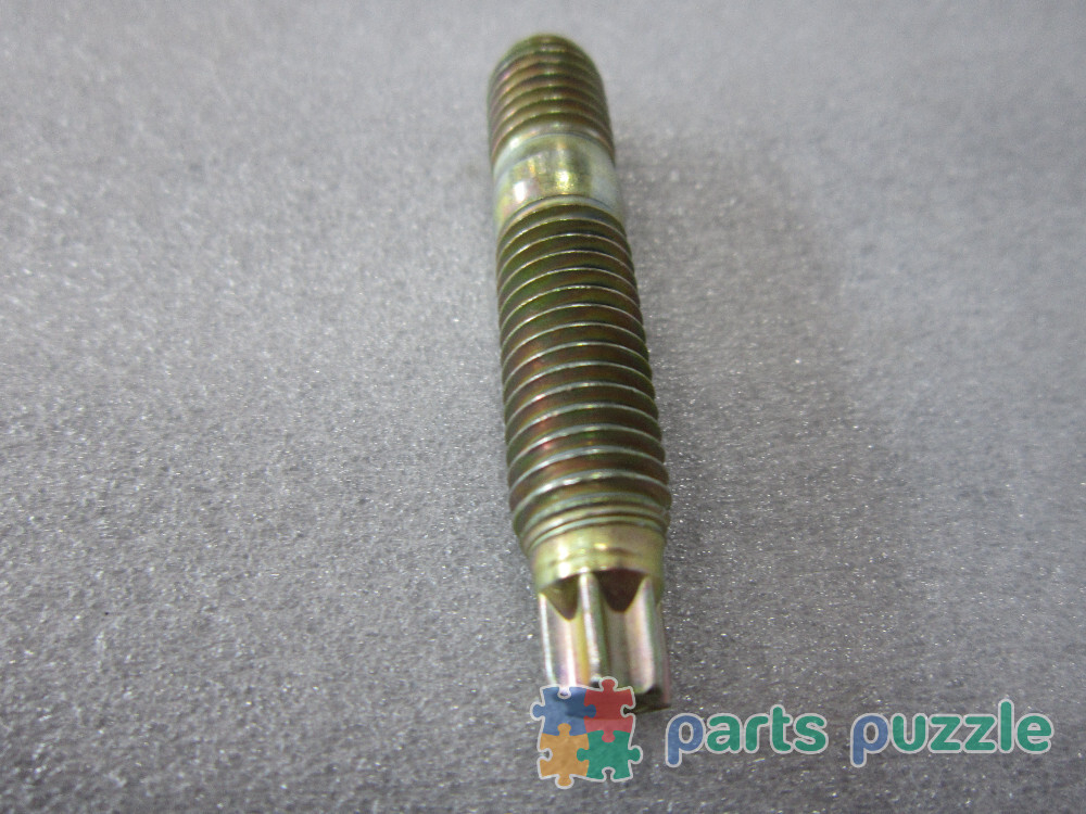 Шпилька выпускного коллектора, короткая / STUD АРТ: 3211P008