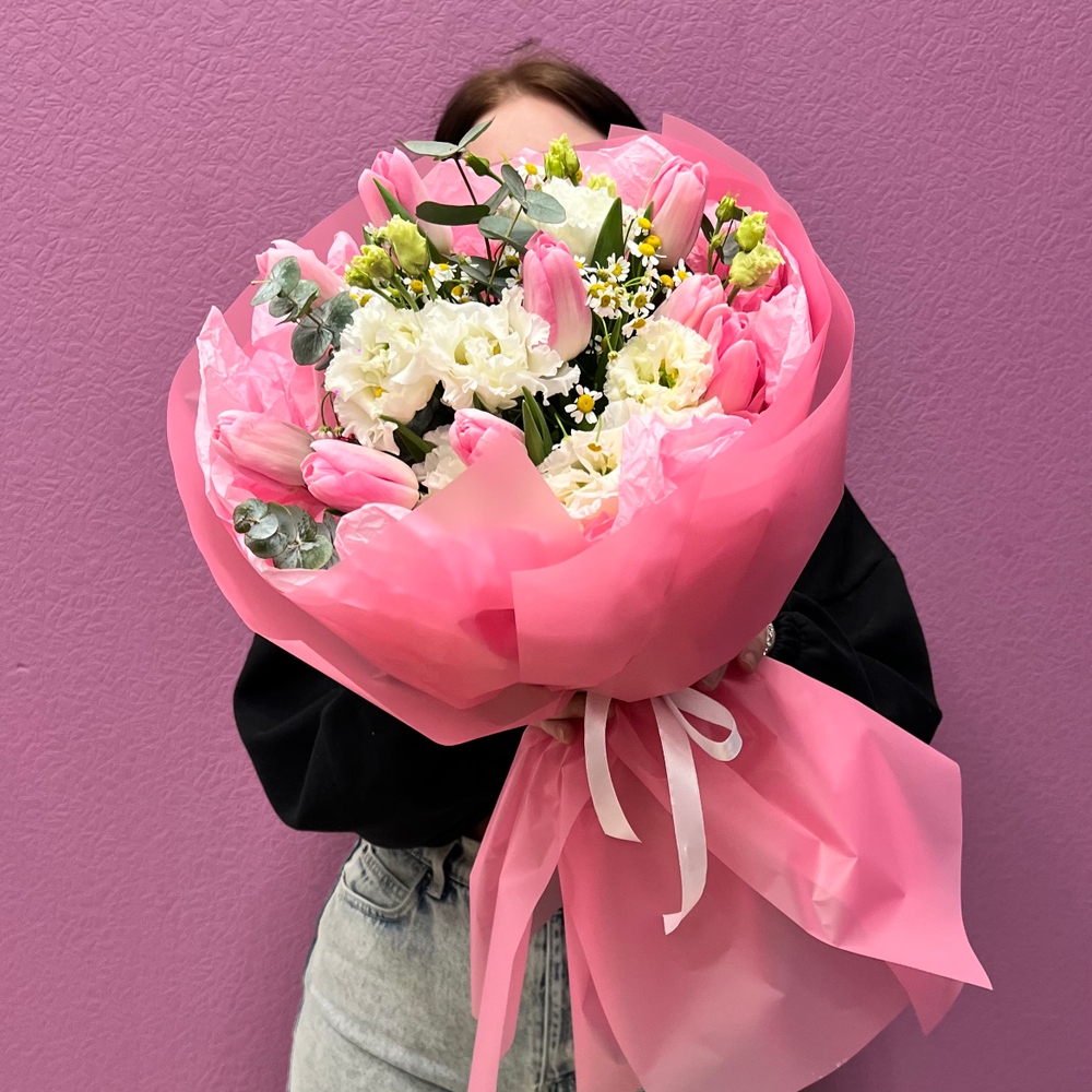 Весенний букет с тюльпанами в розовых оттенках