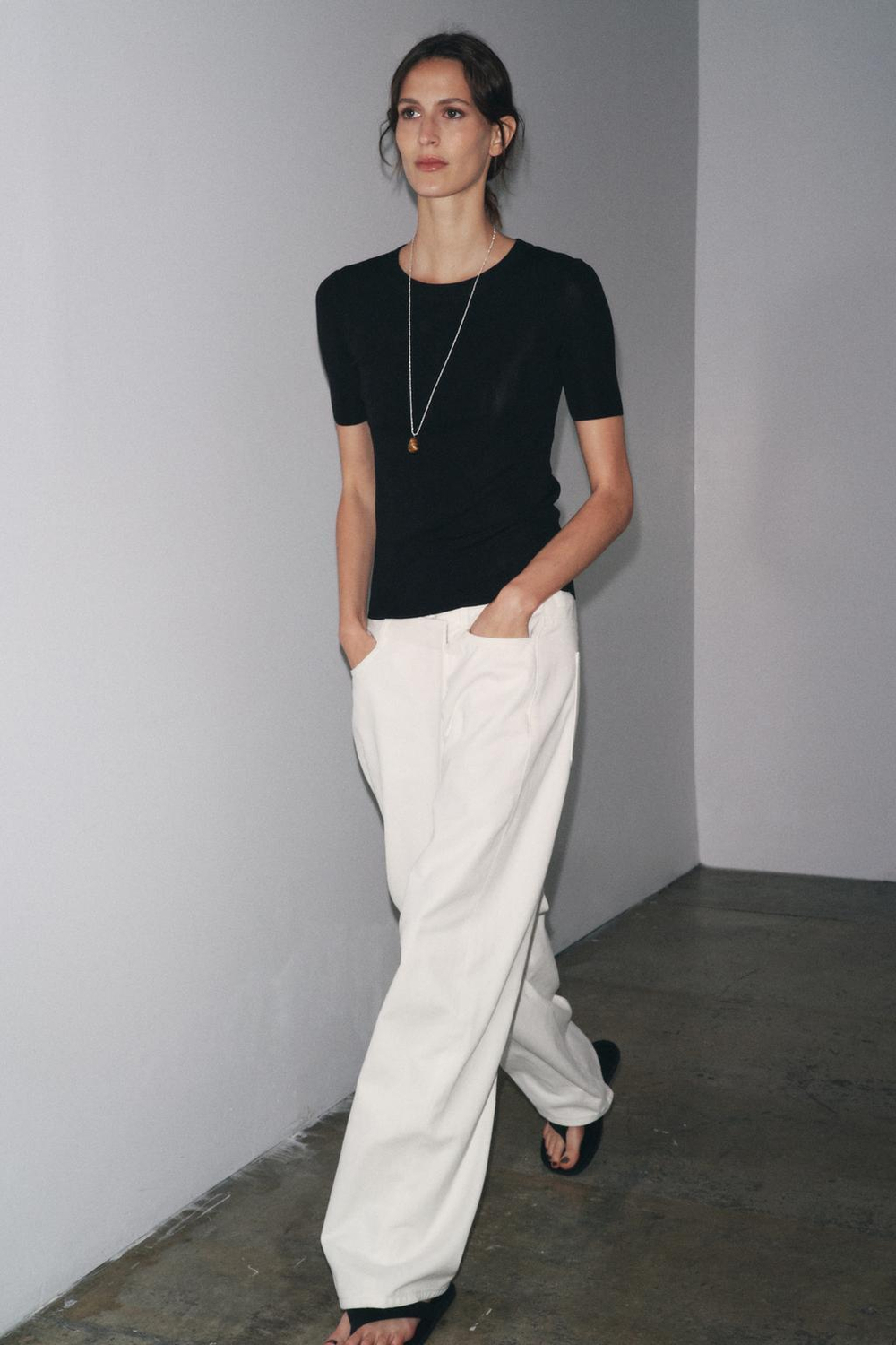 ZARA ТРИКОТАЖНЫЙ ТОП С КОРОТКИМИ РУКАВАМИ, ЧЕРНЫЙ