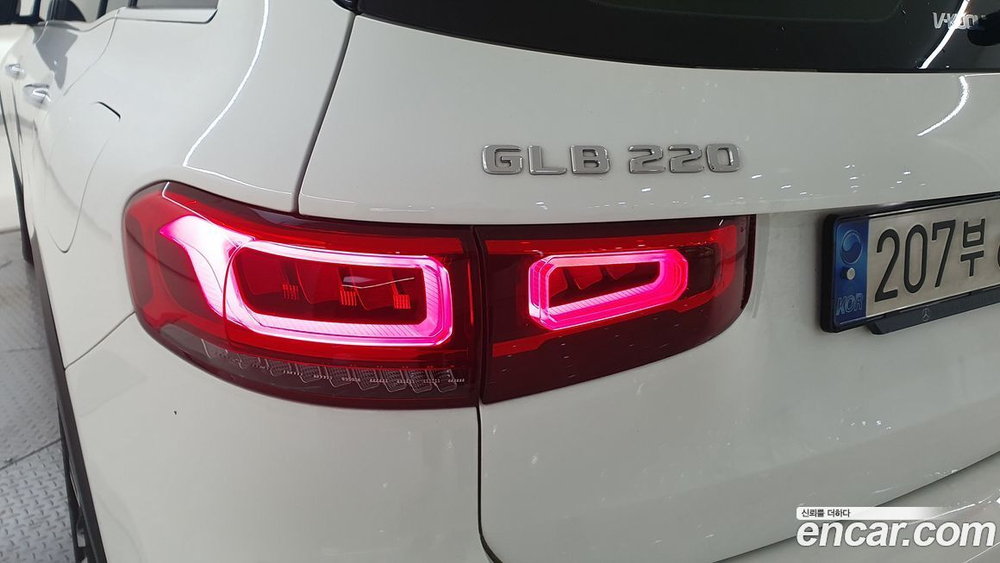 Mercedes-Benz GLB-Class X247 GLB220 (06.2021)