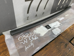 Уплотнитель радиатора левый GL GLS (X166) Новый Оригинал A1666890298