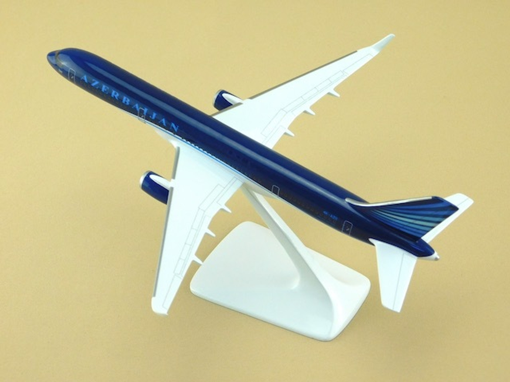 Модель самолета Boeing 757-200 (М1:200, Азербайджанские авиалинии)