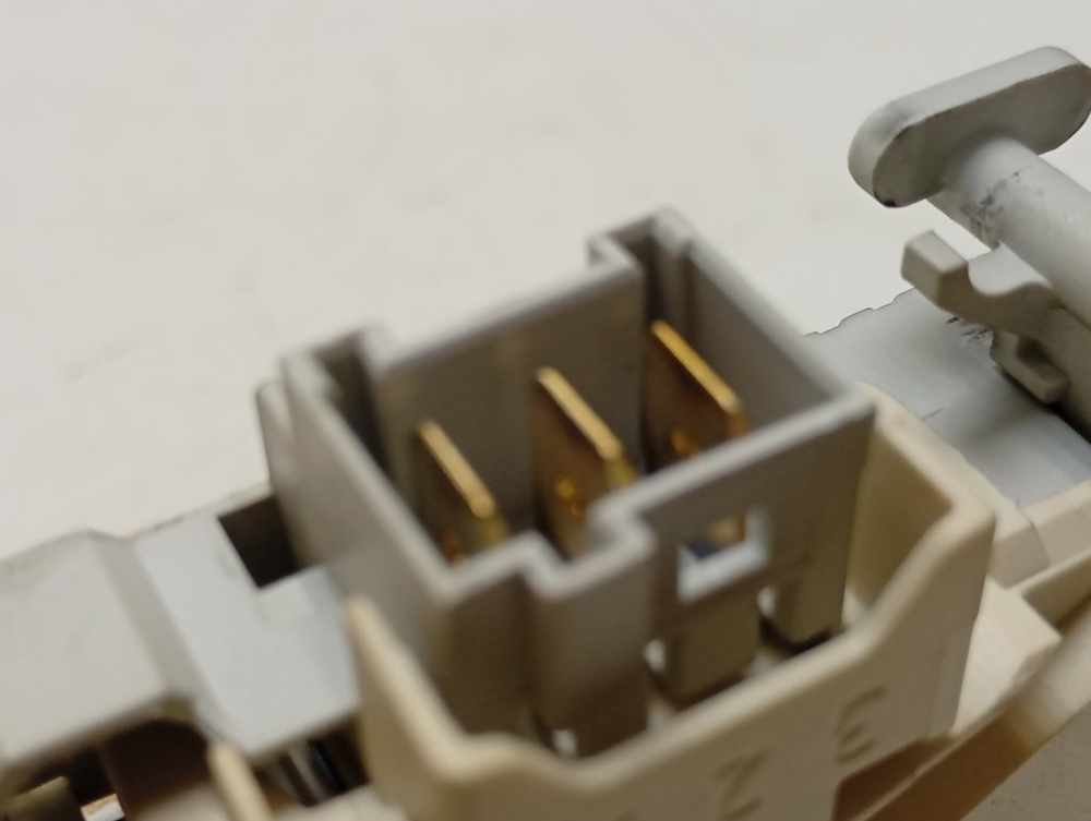 WAE24363OE/23 кт58 Устройства блокировки люка для стиральной машины Bosch б/у