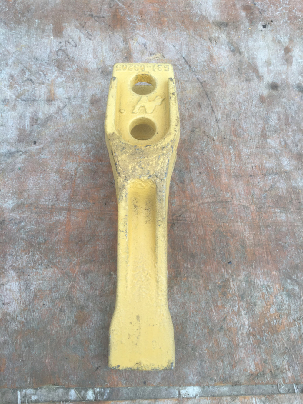 Зуб центральный E25 53103205