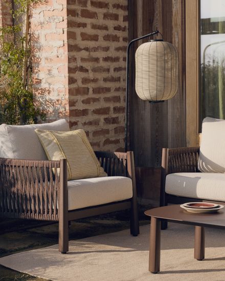 Портативная настольная лампа Saranella из светло-серого искусственного ротанга