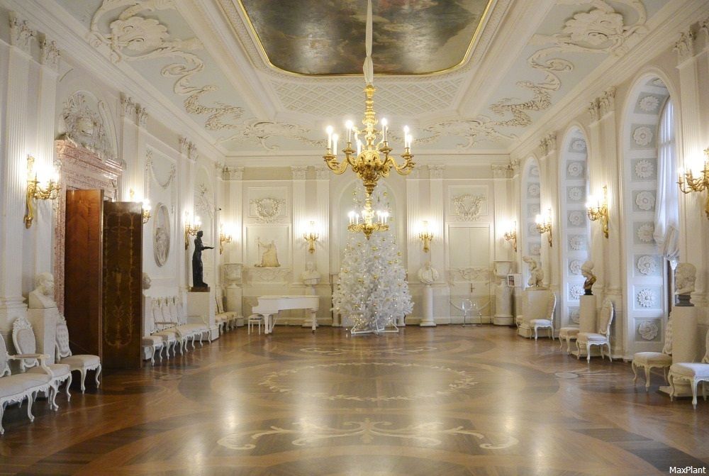 Большая белая елка «Рублевская» (белая пвх) от 3 до 8 м