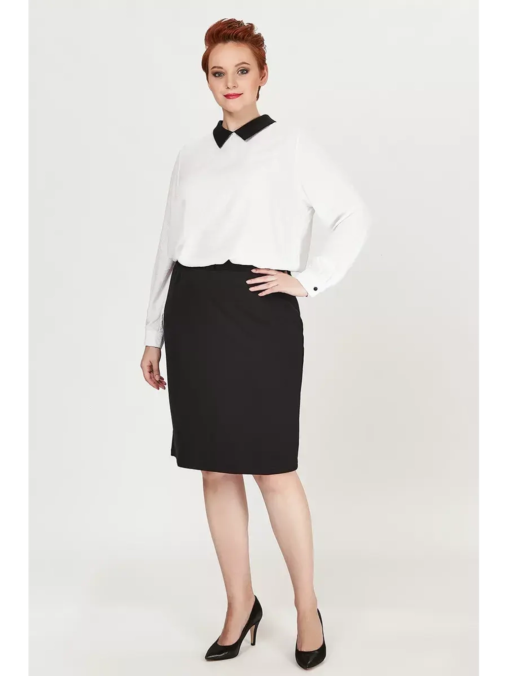 Блузка белая с черным воротником