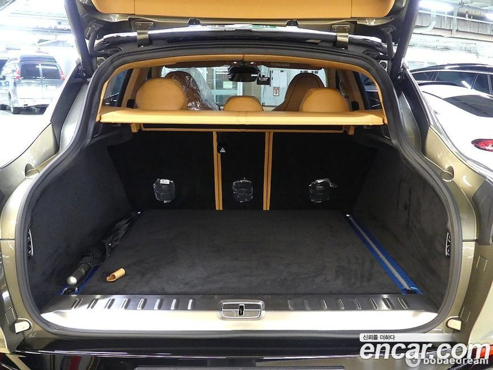 Aston Martin DBX 4.0 V8 (03.2021)