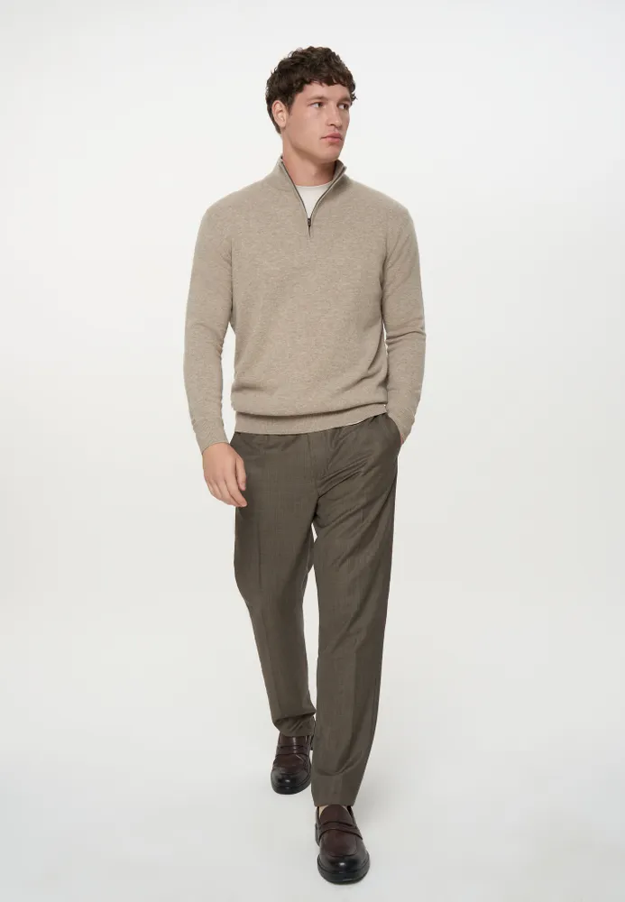 Коричневый свитер из baby cashmere с воротником