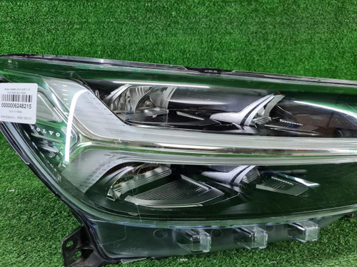 Фара правая Volvo XC40 1 (2017-2022) LED