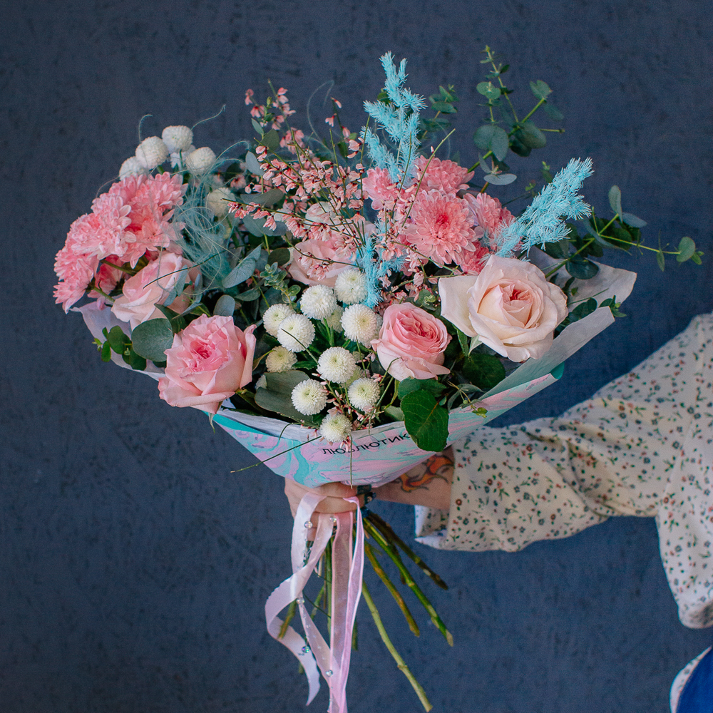 149. Свежий нежный букет с ароматными пионовидными розами