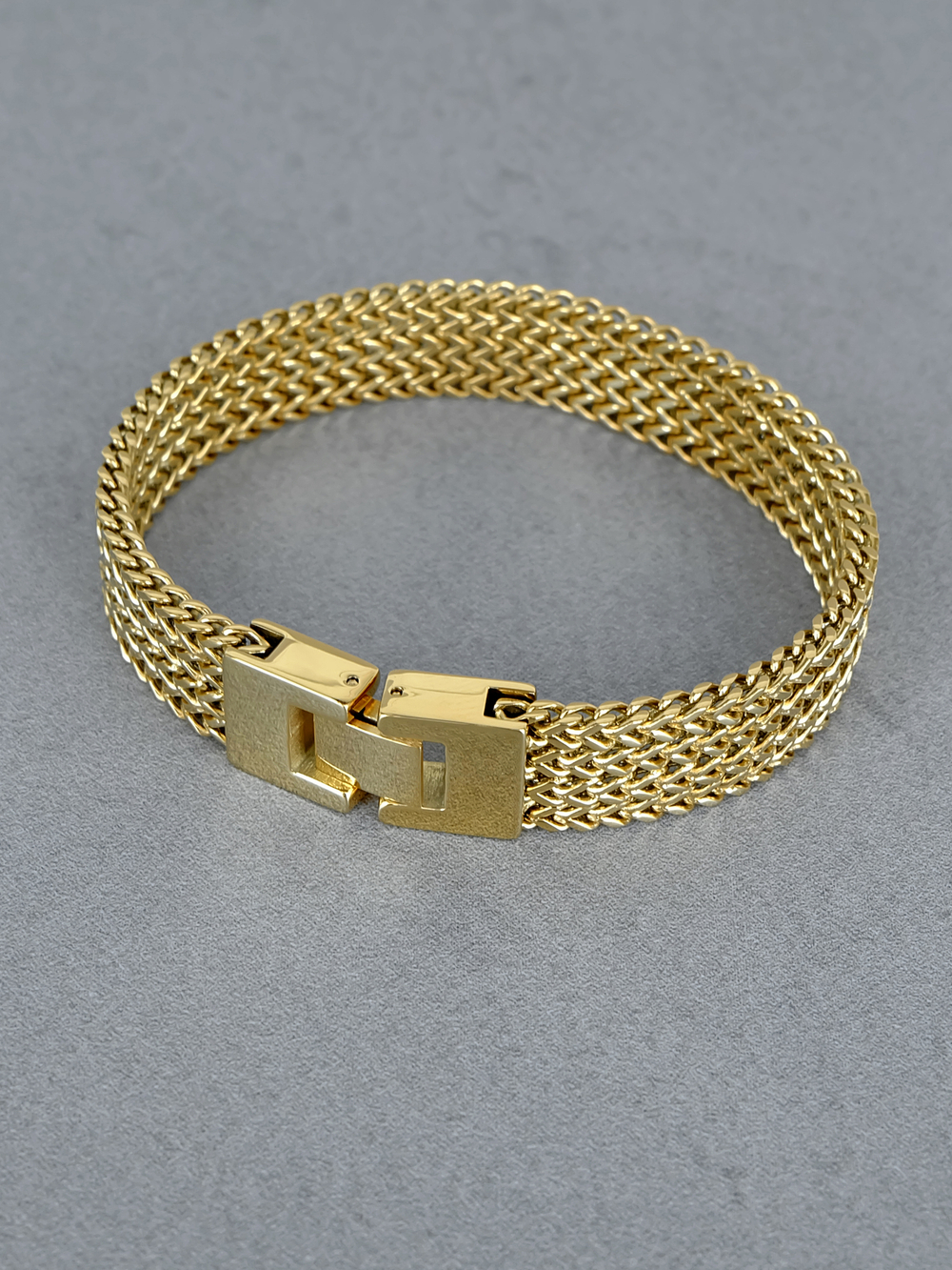 Широкий браслет из нержавеющей стали