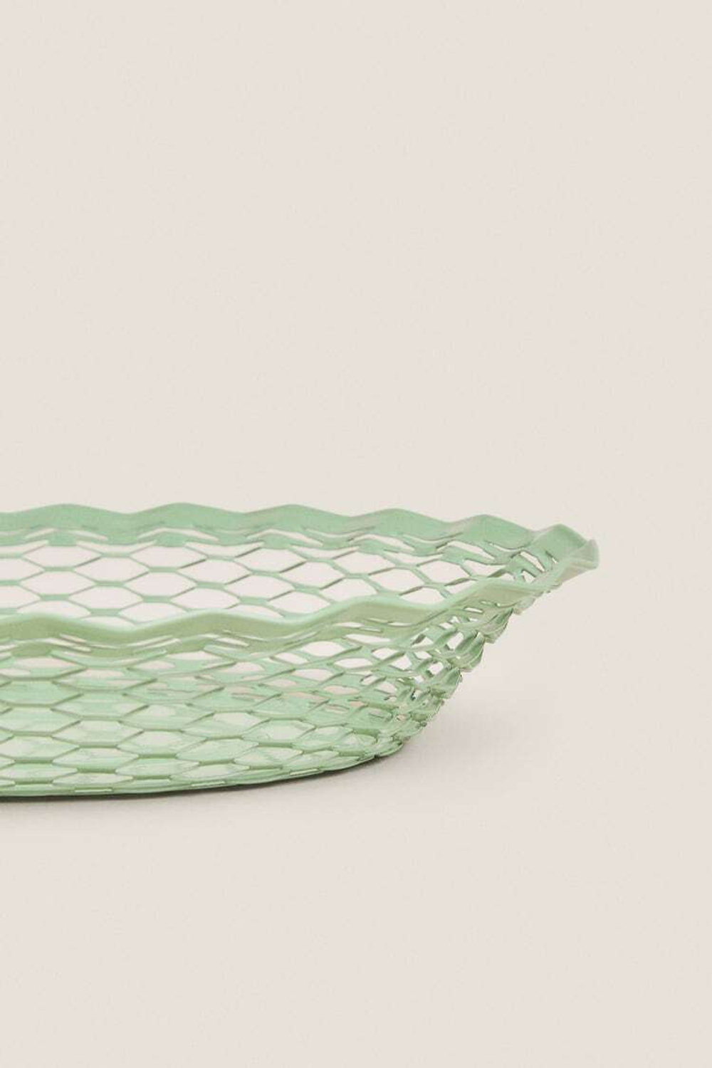 ZARA HOME МЕТАЛЛИЧЕСКАЯ ЧАША С АЖУРНЫМ КРАЕМ, МЯГКИЙ ЗЕЛЕНЫЙ