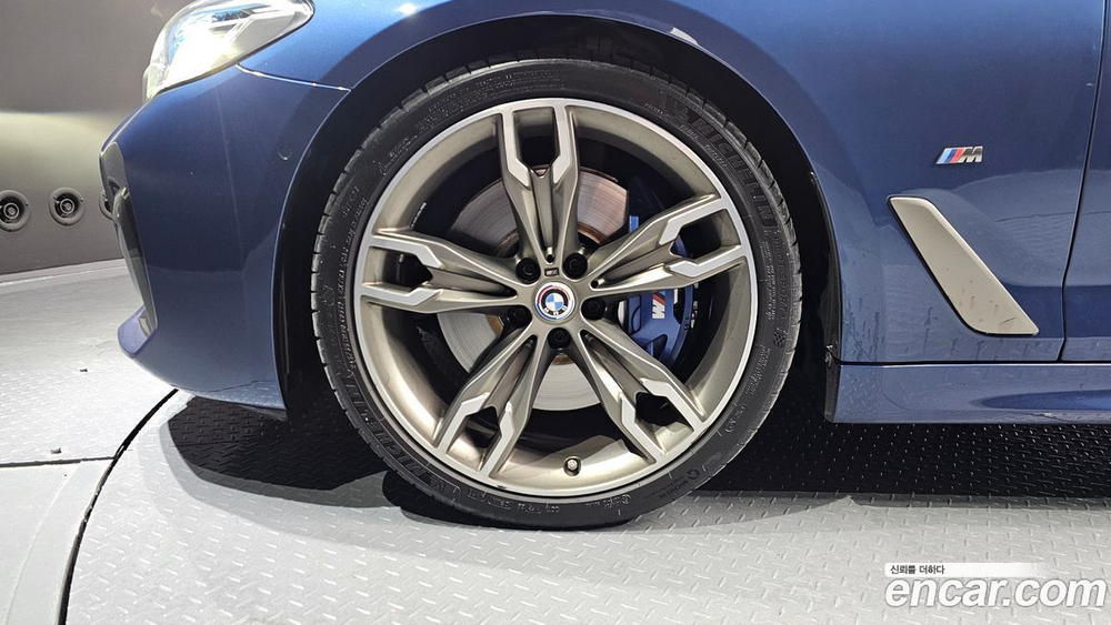 BMW 5 Series (G30) M550i xDrive (08.2021)