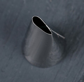 Насадка кондитерская d=2,5 см, вых.1,2 см "Лепесток"