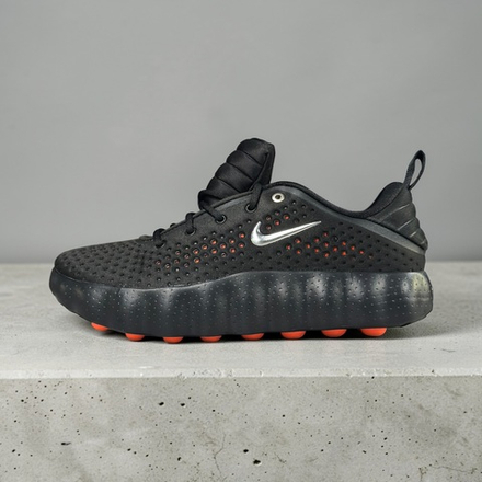 Nike Mind 002 • Black Hyper Crimson