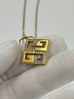 Кулон-лого с кристаллами Givenchy
