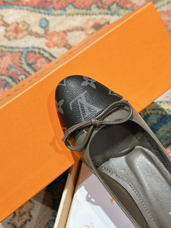 Louis Vuitton Pump (8 colors)
