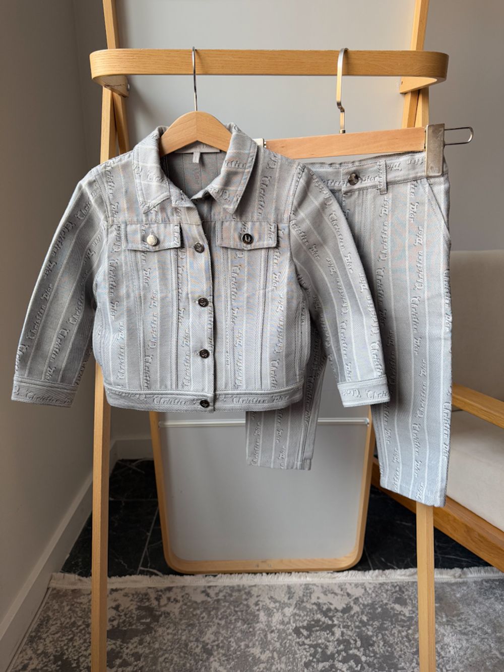 Джинсовый костюм Christian Dior, 98