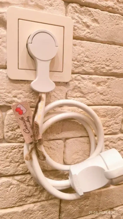 Удлинитель сетевой силовой 1метр с заземлением и с вилкой невидимкой МИНИ / Удлинитель с одной розеткой