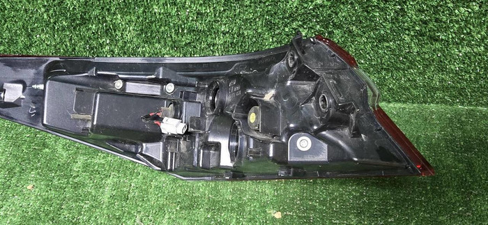 Фонарь правый внеш Toyota Camry xv70 17-нв галоген