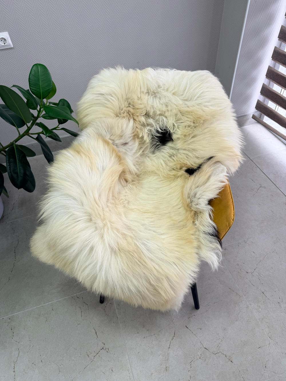 Шкура коврик меховой прикроватный овчина, 120х65 см.