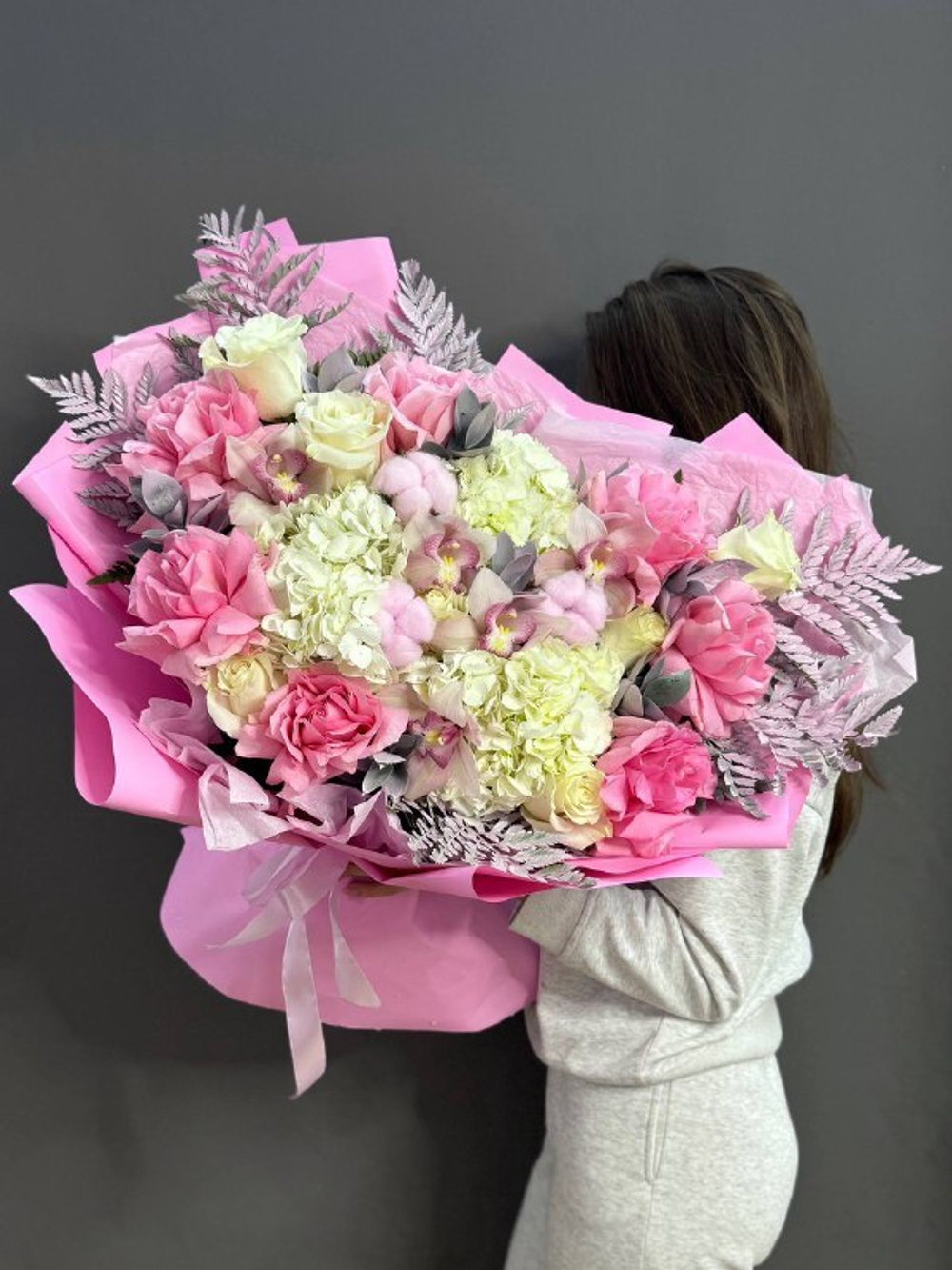 Авторский букет с розовыми французскими розами