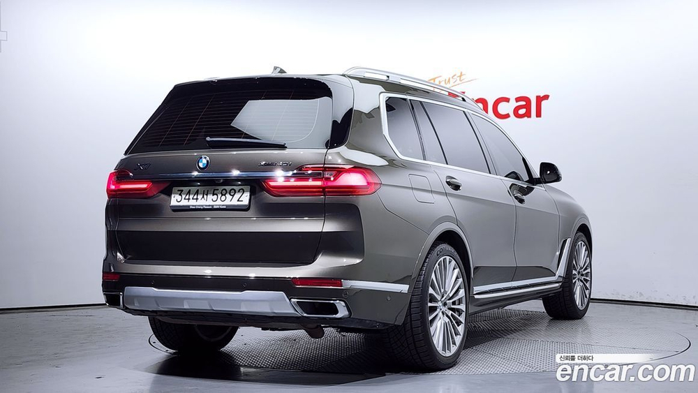 BMW X7 (G07) xDrive 40i Design Pure Excellence 6-и местный (07.2021)