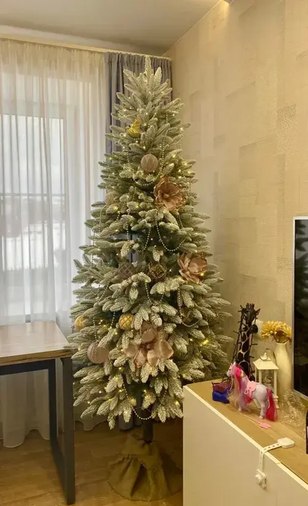 Заснеженная елка на ножке «Иветта» (Литая хвоя) 210 см / 2,1 м