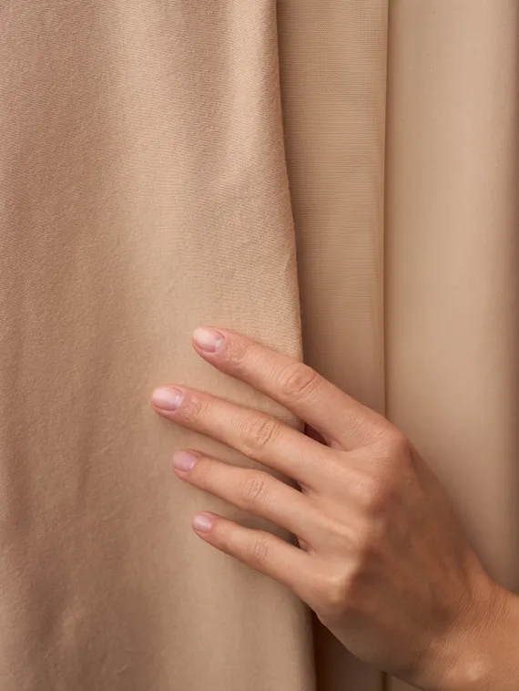 Тон в тон к сеткам и микрофибре цвета 775