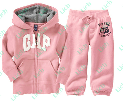 Костюм спортивный с аппликацией-логотипом