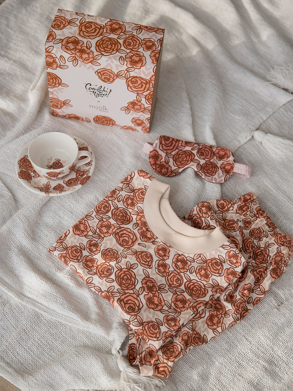 Чайная пара Розы {чашка и блюдце}