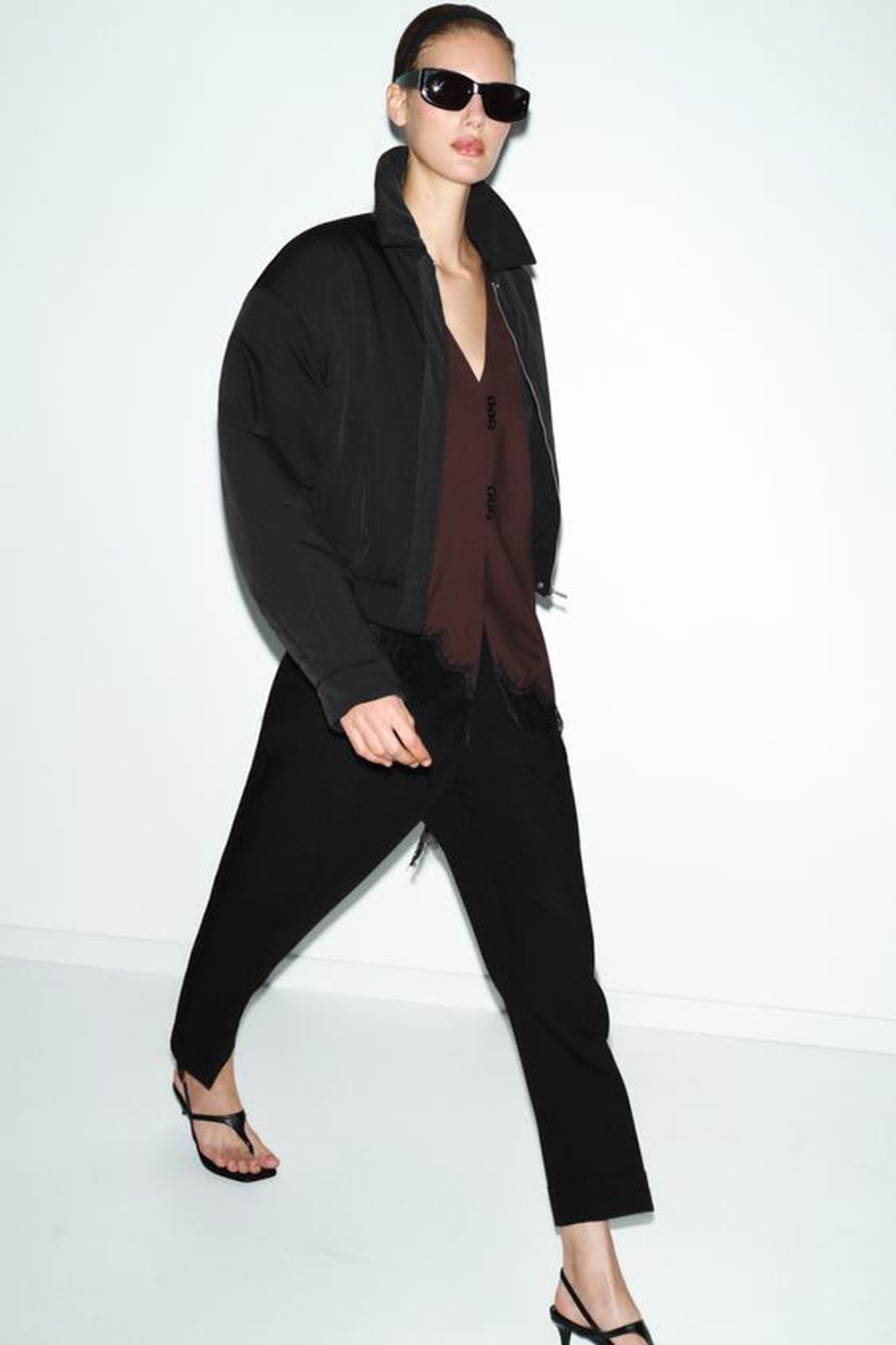 ZARA БРЮКИ С ЗАЩИПАМИ И ОТВОРОТАМИ СНИЗУ, ЧЕРНЫЙ