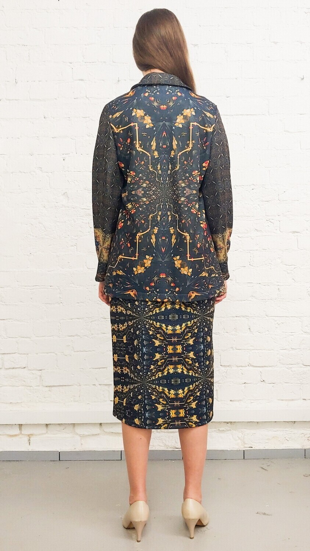 Комплект (платье и жакет) "Кормление птиц"