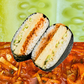 Онигиразу с кимчи-майонезом, копченым тофу и огурцами в кунжутном соусе Polkilo Food, 300 г